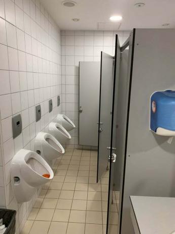 τουαλέτα στο σχολείο