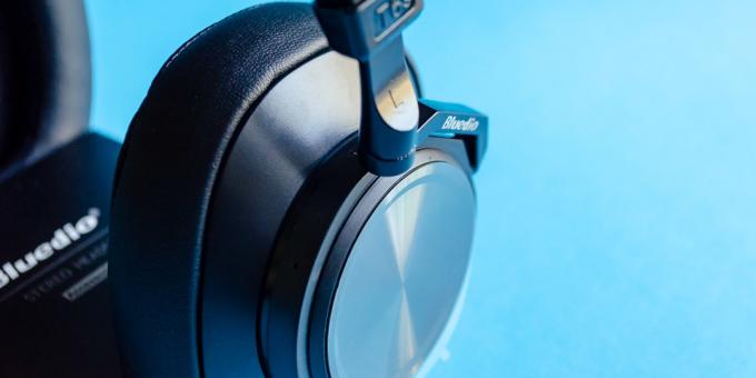 Ασύρματα ακουστικά Bluedio Turbine T6S: κύπελλα αυτιών από πλαστικές ύλες