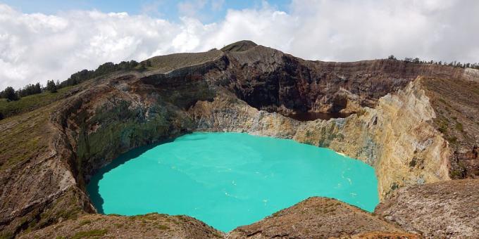 Ασιατική περιοχή προσελκύει εν γνώσει τους τουρίστες λίμνες Kelimutu ηφαίστειο της Ινδονησίας