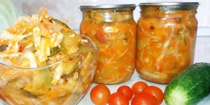 Σαλάτες λάχανο για το χειμώνα: σαλάτα λάχανο με τα αγγούρια, μελιτζάνες, πιπεριές και ντομάτες