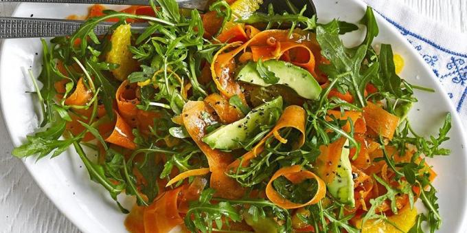 Συνταγές: Σαλάτα με αβοκάντο, καρότα, πορτοκάλια και ρόκα