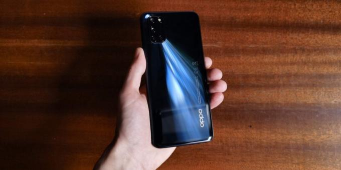 OPPO A52 στο χέρι