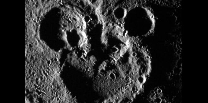 Space photo: Mercurial Μίκυ Μάους