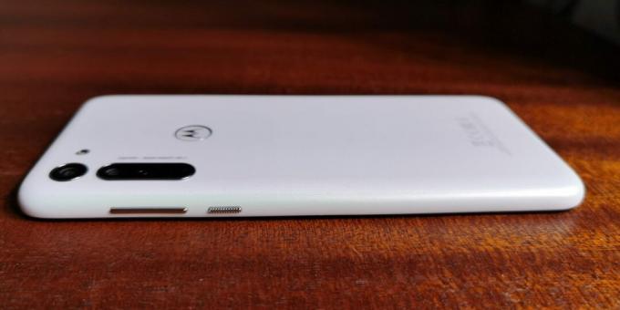 Motorola Moto G8: σχεδιασμός και εργονομία