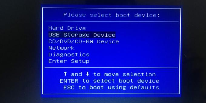 Για να διαμορφώσετε το BIOS για εκκίνηση από μονάδα flash USB, επιλέξτε το στοιχείο Συσκευή αποθήκευσης USB