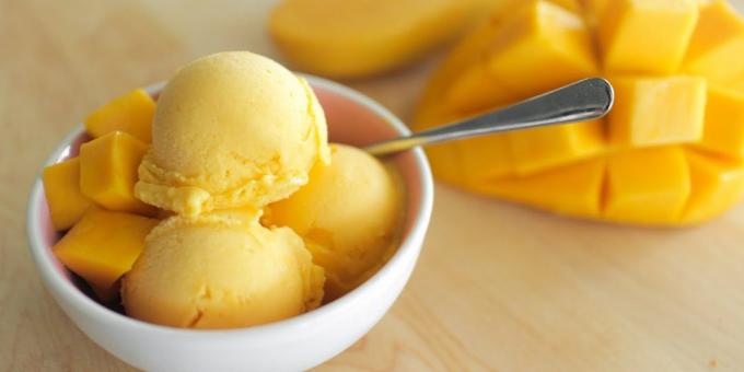 Πώς να μαγειρέψουν γιαούρτι παγωτό με μάνγκο