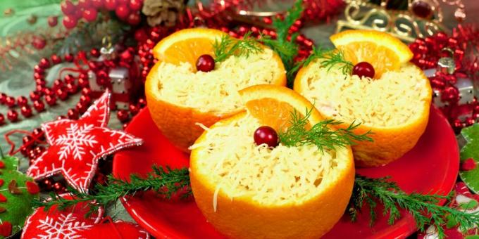 Τυρί σαλάτα με καβούρι μπαστούνια σε πορτοκαλί: συνταγές για σαλάτες της Πρωτοχρονιάς