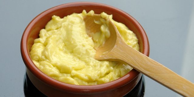 Η σάλτσα aioli κρόκο αυγού γ