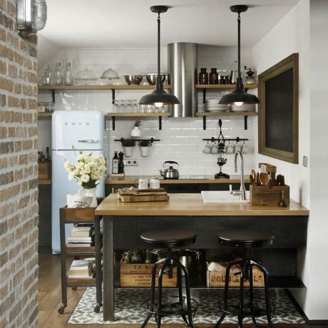 Μικρές σχέδιο κουζινών: ντουλάπια πολλαπλών λειτουργιών