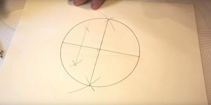 Πώς να σχεδιάσετε ένα αστέρι πέντε σημείων: χωρίστε το αριστερό τμήμα στο μισό