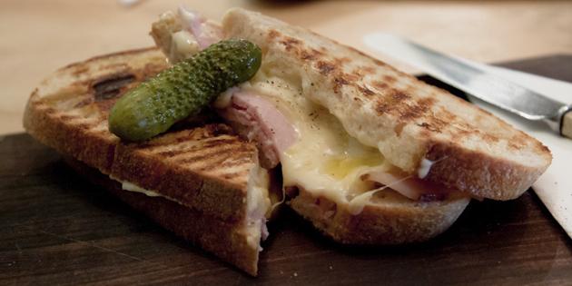 Συνταγές γρήγορα γεύματα: σάντουιτς, γαλλικά «κροκ-μεσιέ»