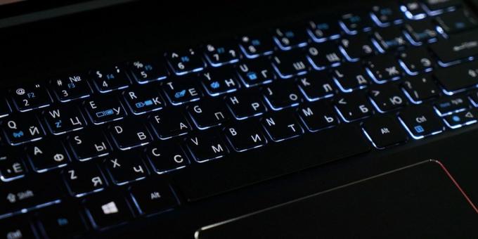 Acer Swift 7: πληκτρολόγιο με οπίσθιο φωτισμό