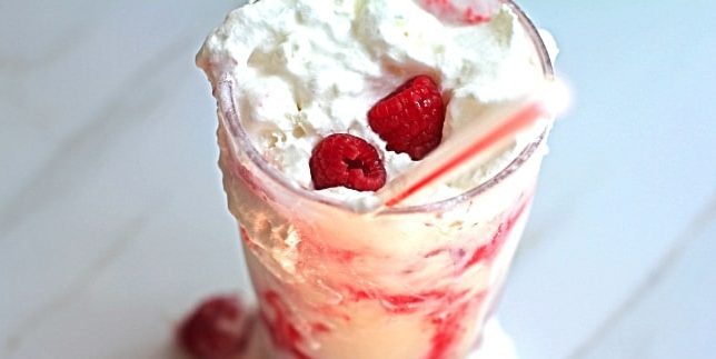 Milkshake με φράουλες και λευκή σοκολάτα
