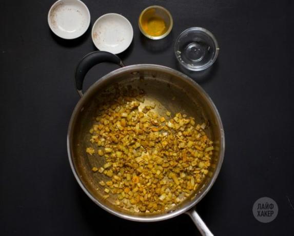 Κοτόπουλο κάρυ με ανανά: περιμένετε τη γεύση