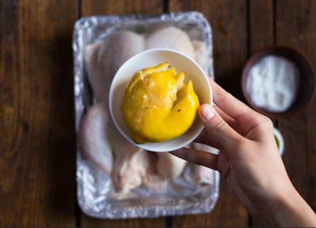 Κοτόπουλο φούρνου με λεμόνι: Προσθέστε λεμόνι