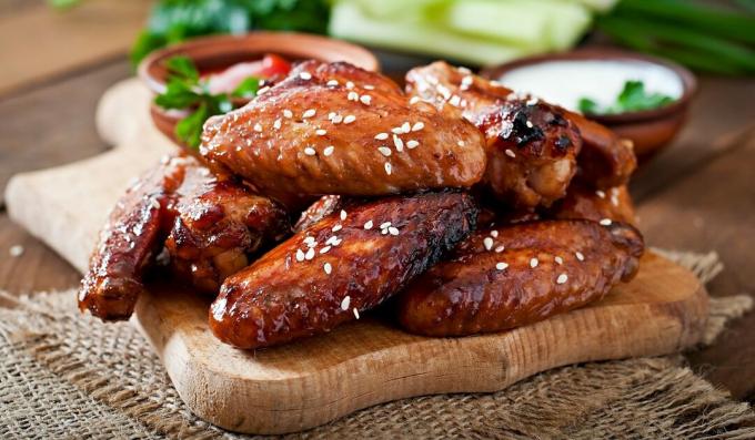 Κορεατικά στυλ ψημένα φτερά κοτόπουλου