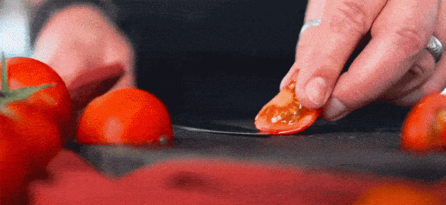 Πώς να φλοιό μια ντομάτα