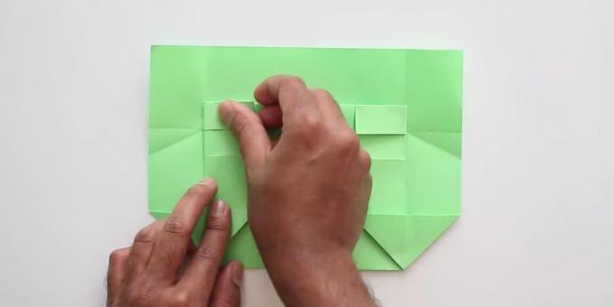 φάκελο με τα χέρια σας, χωρίς κόλλα: κάμψει το μπροστινό χαρτί