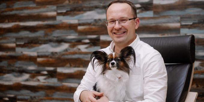 Ο ιδρυτής του εντοπισμού παιχνίδι στούντιο INLINGO Πάβελ Tokarev σκύλο-φιλικό προς το γραφείο