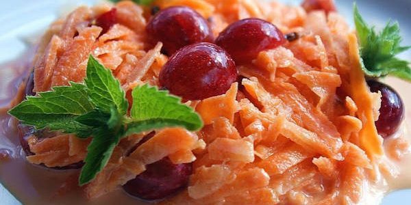 Τι να μαγειρέψουν από φραγκοστάφυλα κάθε είδους: Γλυκιά σαλάτα με φραγκοστάφυλα και τα καρότα