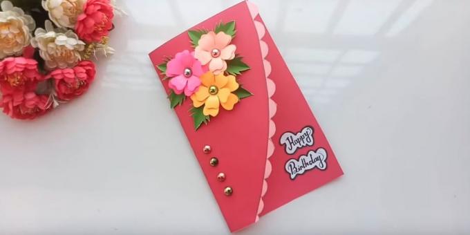 Πώς να κάνετε μια κάρτα με λουλούδια γενεθλίων με τα χέρια του