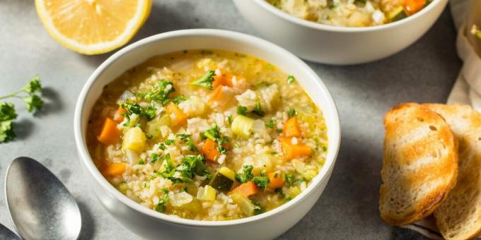Σούπα με ρύζι, λαχανικά και λεμόνι