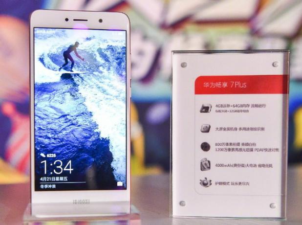 Huawei Απολαύστε 7 Plus: την εμφάνιση ενός smartphone