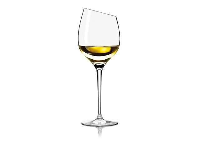 Ένα ποτήρι λευκό κρασί Sauvignon Blanc