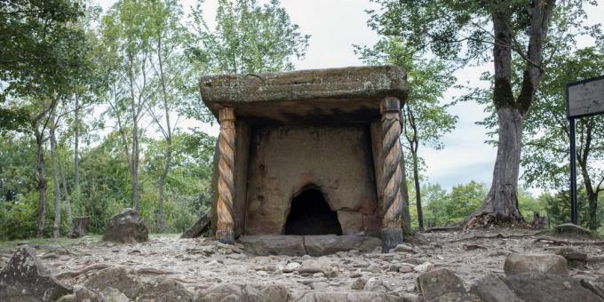 Αξιοθέατα του Γκελεντζίκ: Pshad dolmens και το αγρόκτημα Dolmen
