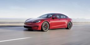 Ο Elon Musk παρουσίασε το γρηγορότερο ηλεκτρικό αυτοκίνητο Tesla