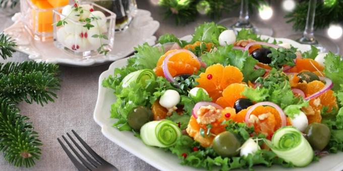 Ελαφριά γιορτινή σαλάτα με μανταρίνια, ελιές και τυρί
