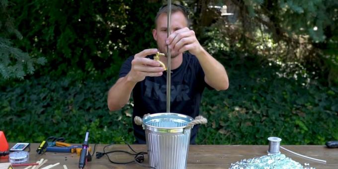 Πώς να φτιάξετε ένα σιντριβάνι DIY: εγκαταστήστε έναν ακρυλικό σωλήνα στην αντλία σας