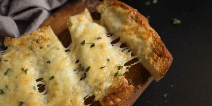 Σκόρδο κρουτόν με τυρί και αρωματικά βότανα