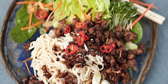 Τι να μαγειρέψετε για δείπνο: Τραγανό βοδινό κρέας ασιατικό στυλ
