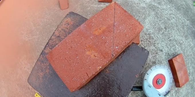 Πώς να φτιάξετε ένα tandoor με τα χέρια σας: Είδατε άλλα 3 τούβλα