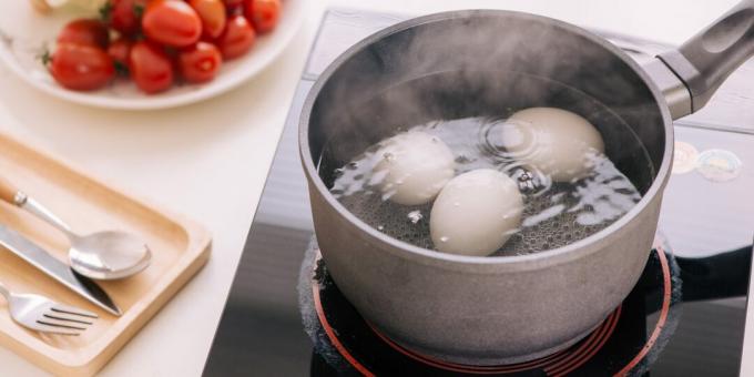Πώς και πόσο να μαγειρέψετε μαλακά βραστά αυγά στη σόμπα