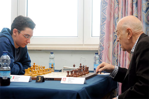 Κορτσνόϊ κερδίζει σούπερ μετρ Φαμπιάνο Caruana (βαθμολογία κατά το χρόνο στο 2720), το τέταρτο πλανήτη σκάκι