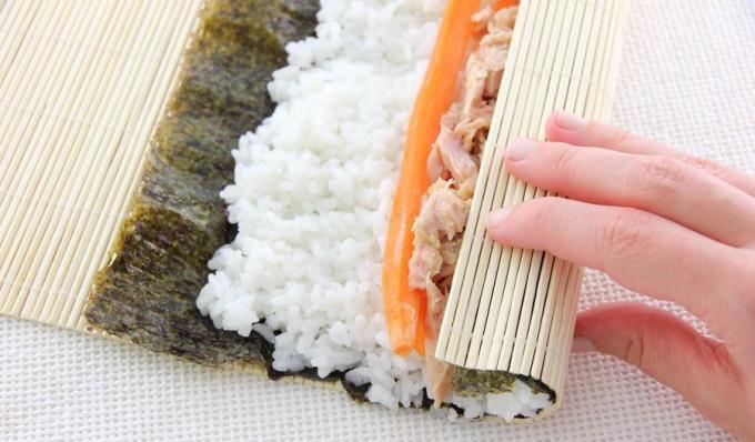 Πώς να προετοιμάσει σούσι: Hosomaki και Futomaki