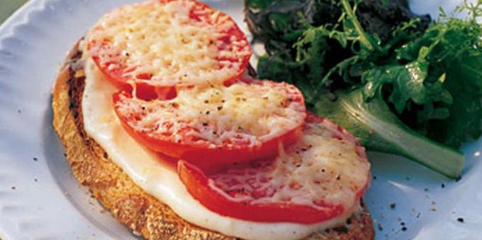 Συνταγή για τοστ με σάλτσα ντομάτας και τυρί