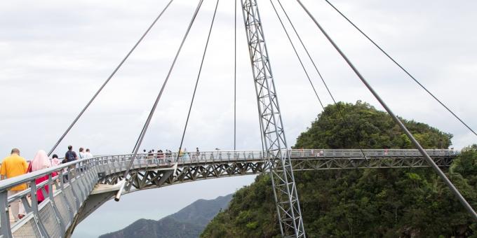 Οι πιο τρομακτικές γέφυρες: η γέφυρα του ουρανού στο νησί του Λανγκάουι