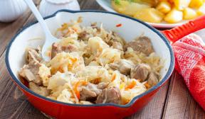 Sauerkraut με κρέας και πατάτες