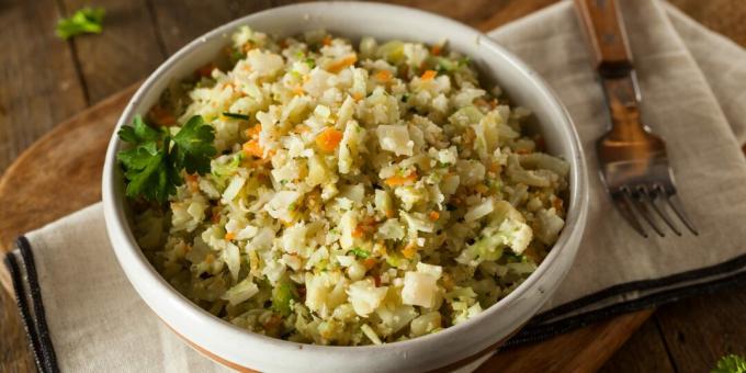 Συνταγές διατροφής: ρύζι κουνουπιδιού με λαχανικά και αυγά