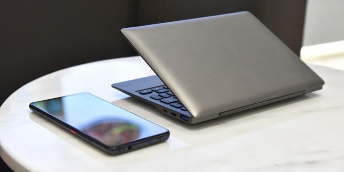 το μέγεθος του φορητού υπολογιστή μπορεί να συγκριθεί με το iPad mini