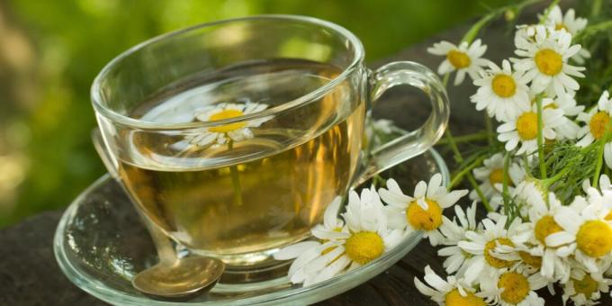 Υγιεινά ποτά πριν από το κρεβάτι: χαμομήλι τσάι