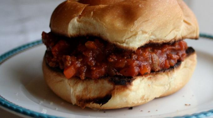 Τι να μαγειρέψουν από τη γέμιση: Burger «προχειρότητα Joe»
