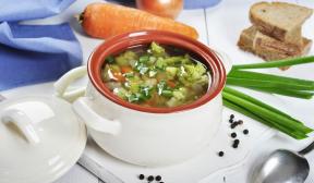 Αδύνατη σούπα με φασόλια, μπρόκολο και μανιτάρια