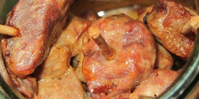 Πώς να μαγειρέψετε το κρέας στο φούρνο: Χοιρινό σε σουβλάκια, ψητά σε μια κατσαρόλα 
