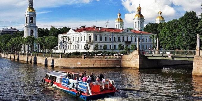 Εκπτώσεις σε εκδρομές με βάρκα κατά μήκος των ποταμών και των καναλιών της Αγίας Πετρούπολης (-62%)