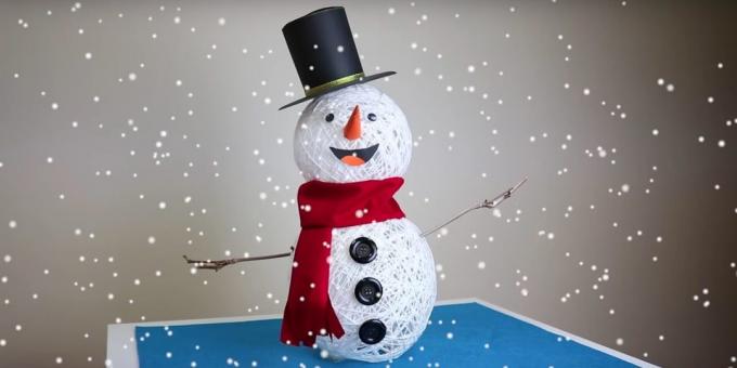 Πώς να κάνει έναν χιονάνθρωπο με τα χέρια του από το νήμα