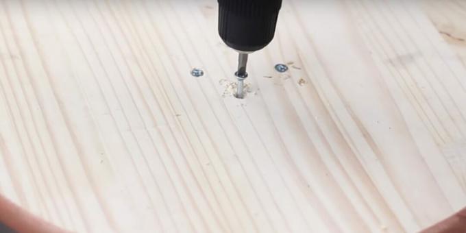 Πώς να φτιάξετε ένα ξύσιμο: συνδέστε ξύλινα μέρη